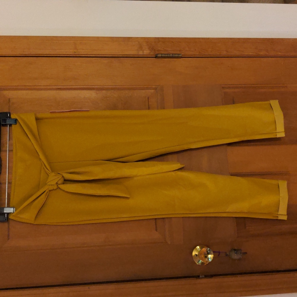 NWT! Shosho Gold Pull On Cuffed Hem Pants Attached Waist Tie Size M - Picture 2 of 8